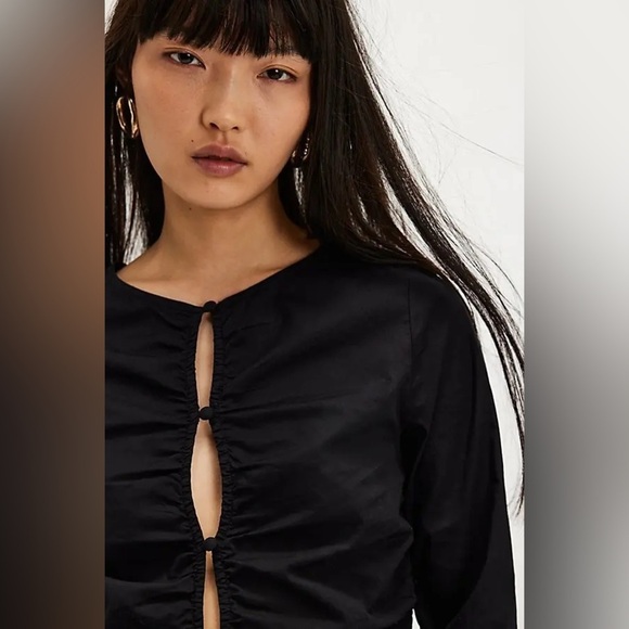 NWOT Free People Kaia Longe Sleeve Black Top Button Front Keyhole Opening - Picture 2 of 6